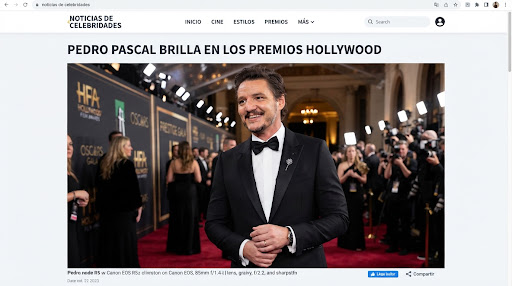 Actor sonriente con esmoquin en una gala de cine